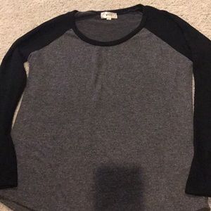 NYTT gray with black sleeves soft sweater